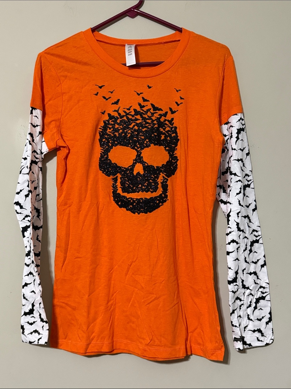 Time and Tru juniors long sleeve Halloween tee bats and glittery skull